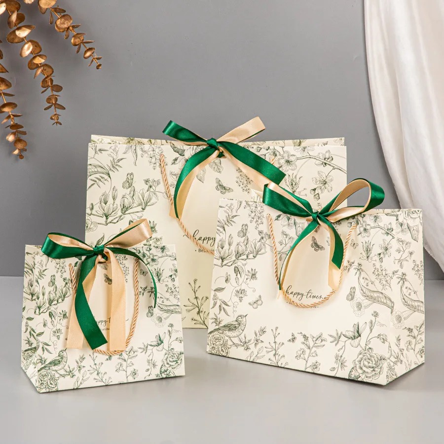 Luxury Skincare Packaging - 10 قطع من أكياس الهدايا الورقية